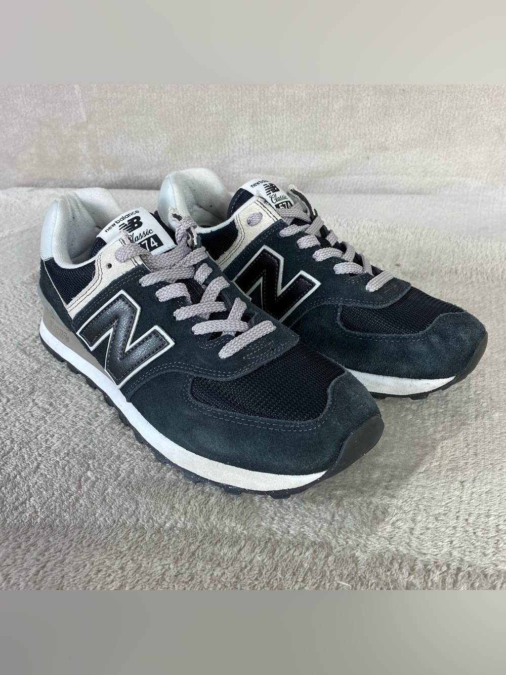 New Balance 574 Core ML574EVB Mens Size 9.5 Black White Suede Running Shoes